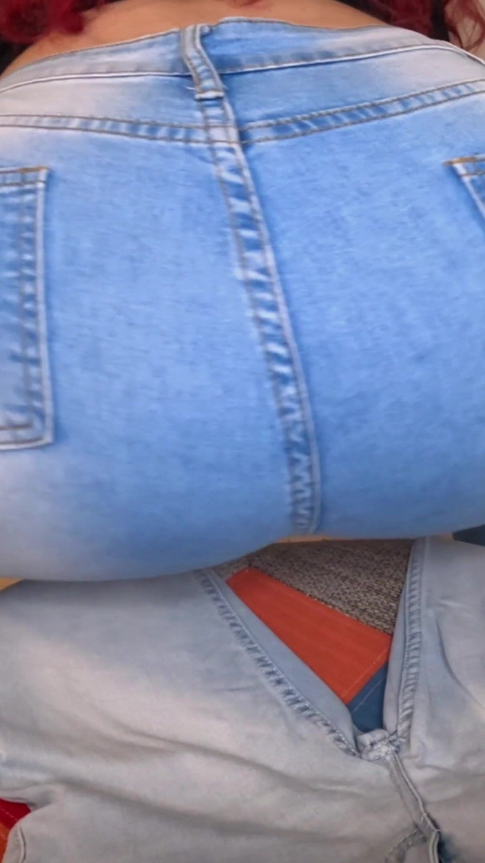 Your fantasy studio: Roșcată în blugi Lap Farts POV - frecare pe pula ta