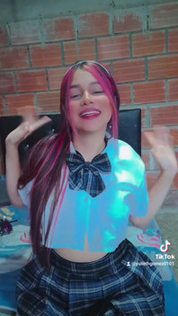 สาวโคลอมเบียนทำ TikTok ให้เพื่อนสนิทแล้วอมควยเขา Part #1