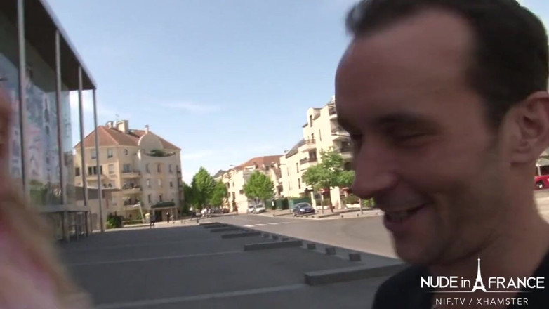 Nude in France: 令人惊叹的法国金发女郎在户外吸吮，然后被她的男朋友鸡奸和颜射