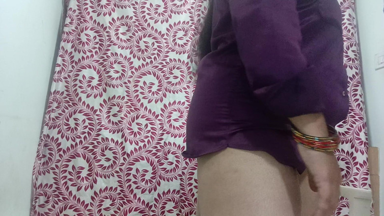 Muruga: Tante desi menunjukkan pante tanpa pante menikmati hari itu