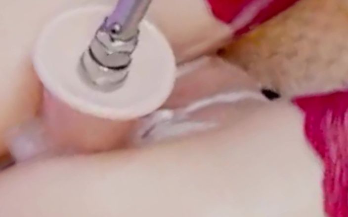Nicolette69w: Scopa una figa cremosa con un grosso dildo