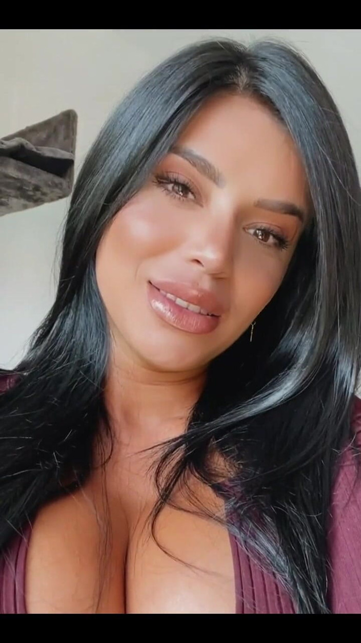 SARA RETALI: Ti piacciono i miei capelli neri?