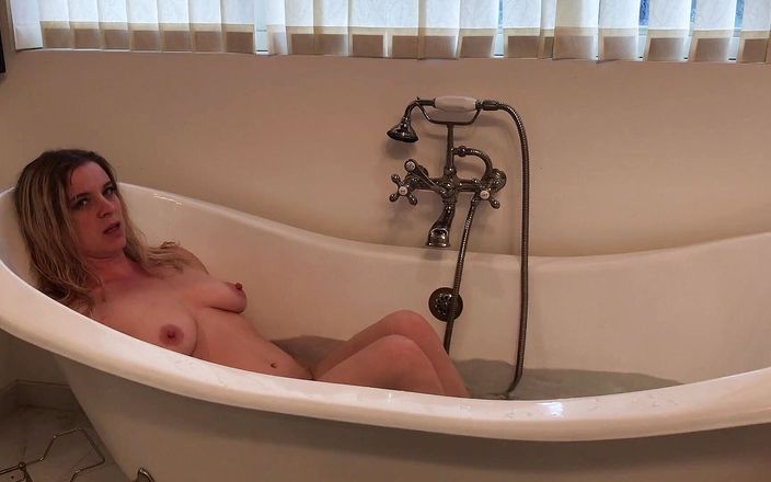 Erin Electra: Erin SPH in der badewanne