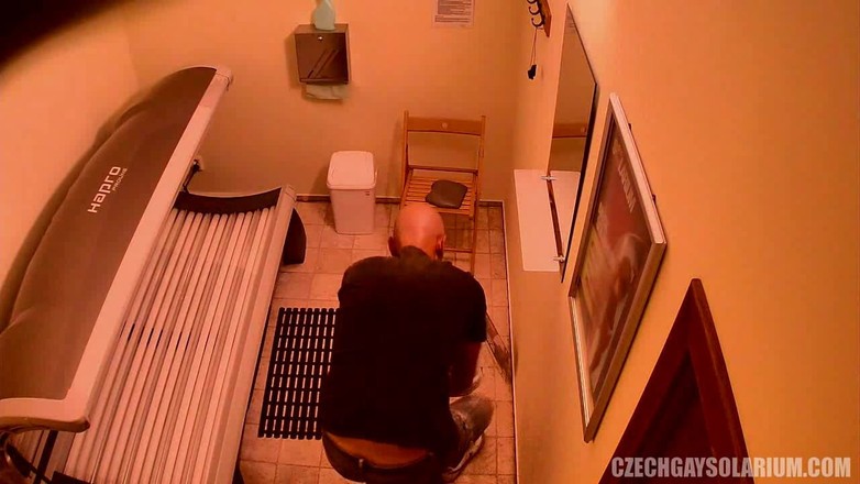 Czech Gay Solarium: Çek gay solarium 17 kaslı twink kamera için uzanıyor