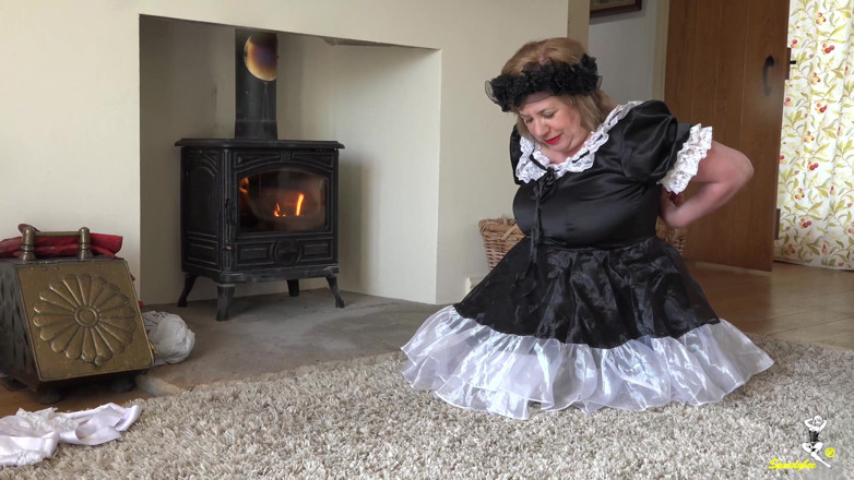 Dirty Doctors Clips: The maid - lighting the fire