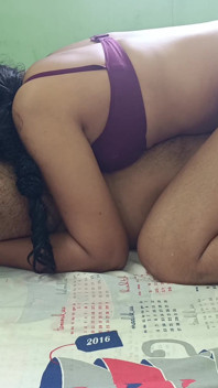 Anushkha Bhabhi 섹스 69 침대에서 위치