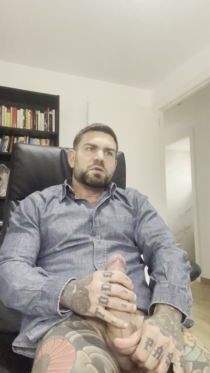 Juan Lucho Gay: Masturbuji Jen V Oblečení