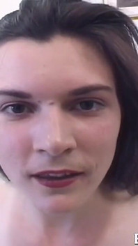 La Ragazza Naturale Pelosa Extra Degli Anni '90 Si Mette in Mostra