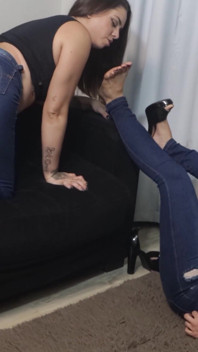 Tight Jeans and Swallowing Feet! Venus and Sun Foot Worship!