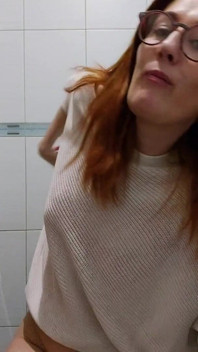 Pissande hemmafru