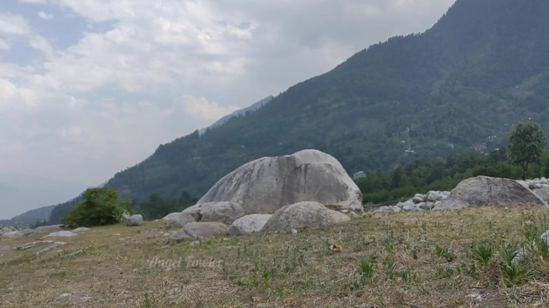 Abella Love: Przyłapałem nieznajomą dziewczynę na sikaniu