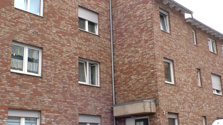 German Porn: Clădirea de apartamente futută - curve brute futute tare în fiecare apartament