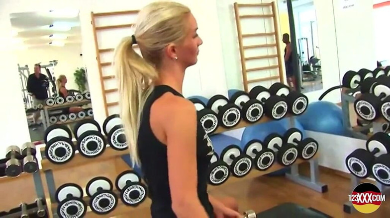 123XXX - 100% Amateurs: Si blonde cergas suka berkongkek di gim
