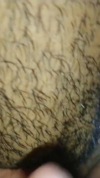 Mon mari a léché ma chatte rose jusqu’à ce qu’il lui éjacule dans la bouche