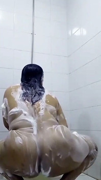 di Bilik Mandi Detik-Detik Beruap dalam HD