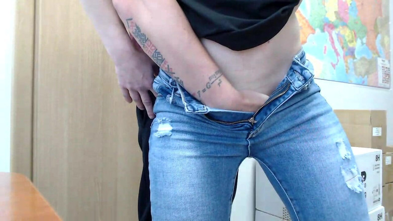 MagicStas: Сексуальная задница подруги в джинсах и черных трусиках