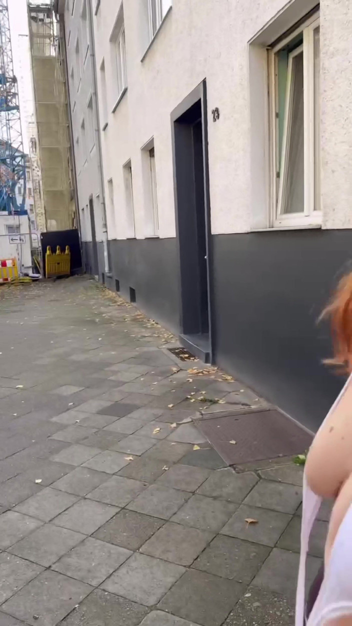 Elena917: Громадська прогулянка в шкільній формі та засвіт