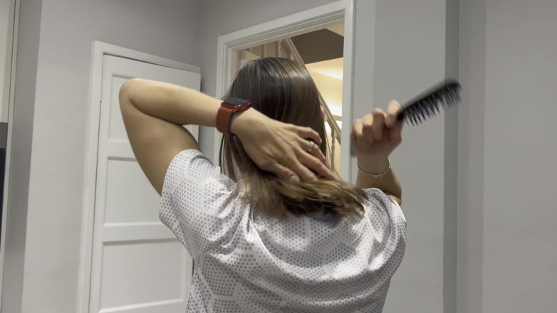 Wamgirlx: Spazzolatura dei capelli