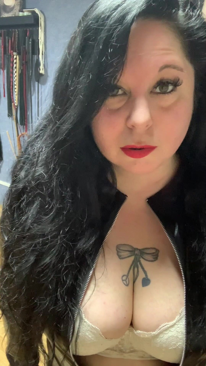 Maitresse Clara: Ispită, frustrare și rezistență...