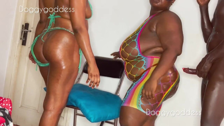 Doggygoddess: Trío sorpresa imparable con mi enamorado lésbico