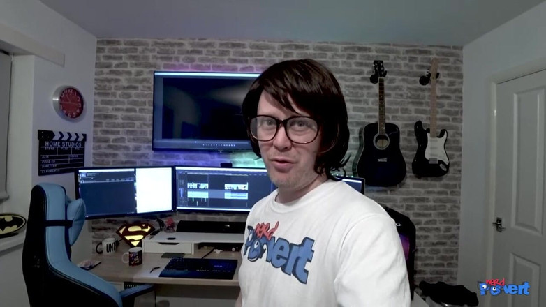 Nerd Pervert: Eve King - čerstvá amatérka si vezme šprtského ptáka