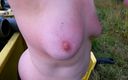 Bouncy Tits Action: Haar tieten slaan op straat