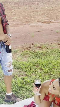 Naughty Little Riding Hood bertemu dengan Lumberjack Eater dan melepaskannya di tengah jalan