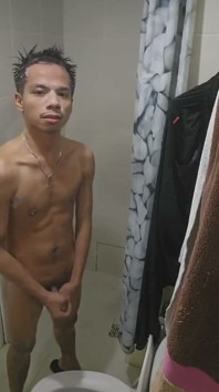 Pinoy Twink Se Ponen Duras Debajo De La Ducha