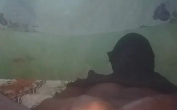 Badman4606: Bláznivý nadržený nigerijský chlap miluje masturbaci s jeho velkým černým pérem.
