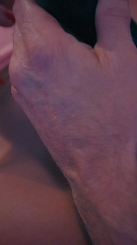 Anna Kolba, bimbo à gros nichons, adore la sodomie, creampie