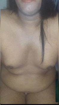 Une trans pulpeuse aux chandelles fait un show de sperme pour son copain