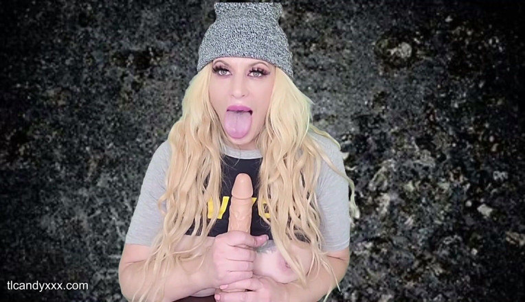 Porno angels: Petrecerea orală de grunge a lui Lily
