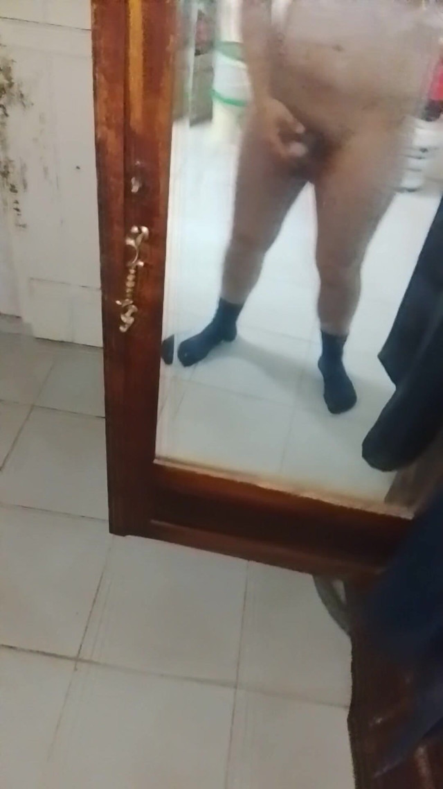 Naked Hard Mirror (Pedropauteso)