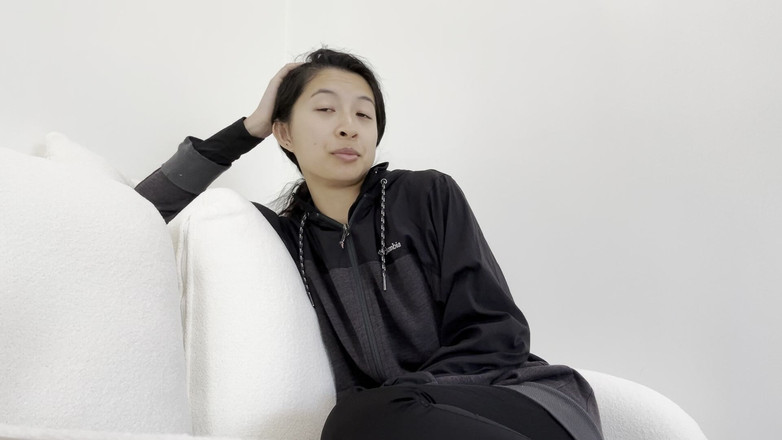 Felicity Azura: 亚洲女房东 CFNM