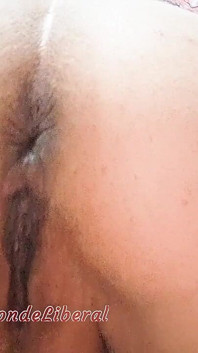 いたずらな男たちが私に会ってこのマンコとお尻を犯すのを待っています