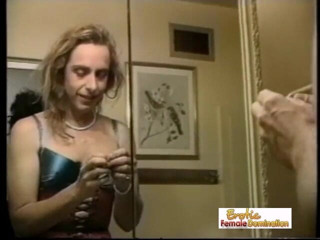 Erotic Female Domination: Dominatrici e travestiti in un'orgia hardcore