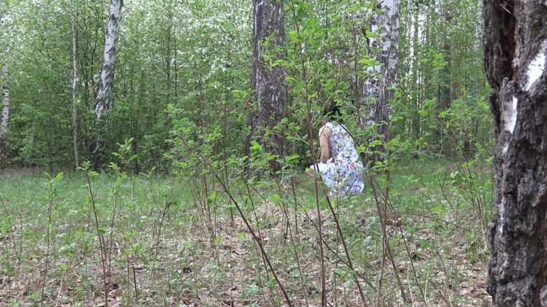 KristinaSlut: J’exhibe ma chatte dans les bois
