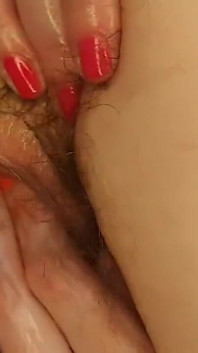 내 털이 무성한 보지를 냄새 맡고 핥아줘야 해. 보지를 클로즈업한 핫한 주부 Ginnagg