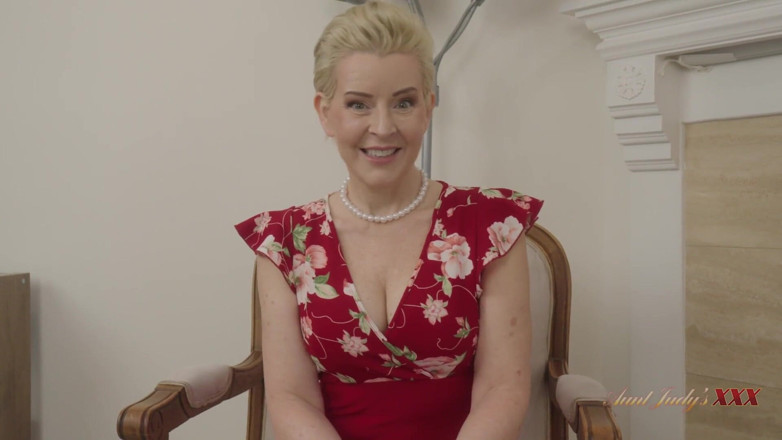 Aunt Judy's XXX: AuntJudysXXX - Your Horny Mature Stepmother Bobbi Shay Wants to Play...