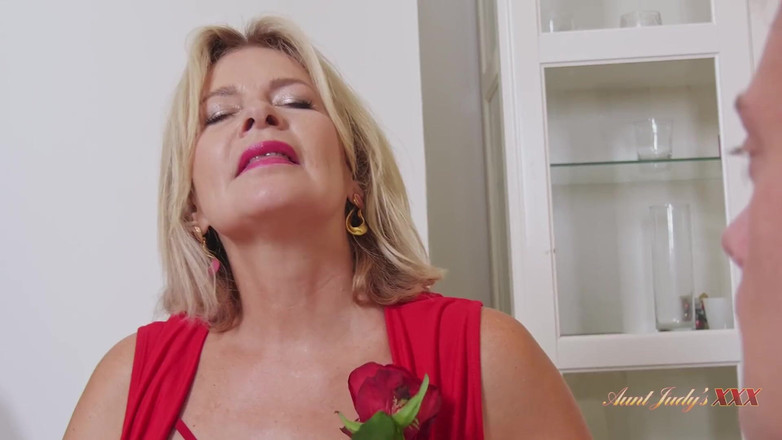 Aunt Judy's XXX: TetaJudysXXX - Nadržená zralá macecha Diana - Tabuizovaný Valentýn