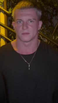El Guardia De Seguridad Del Club Me Ayudó a Entrar, Pero Tuve Que Entregarme En El Baño: Una Puta Dura