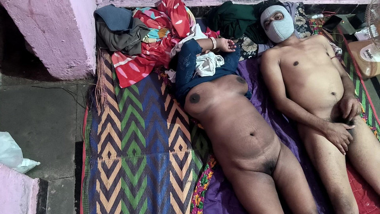 Amarjit2526: Madrastra Caliente Me Deja Correrme Dentro De Su Coño Apretado...