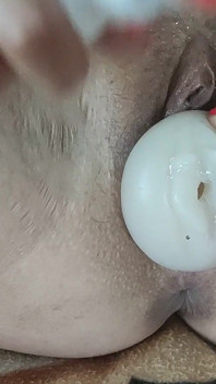 Masturbation de chatte et vagin artificiel dans la chatte
