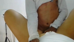 Adribella69: Adribella69 अपने पति के आने से पहले अपने सौतेले भाई को चोदती है