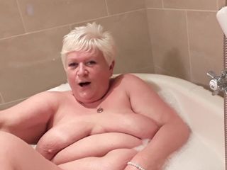 UK Joolz: Moje video z koupele z včera v noci v hotelu