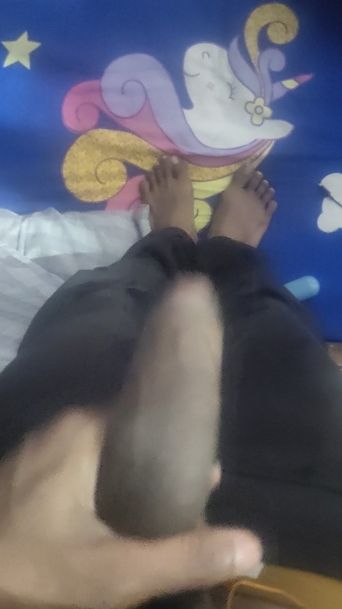 Gigolo Tv: La mia matrigna mi ha sorpreso a masturbarmi