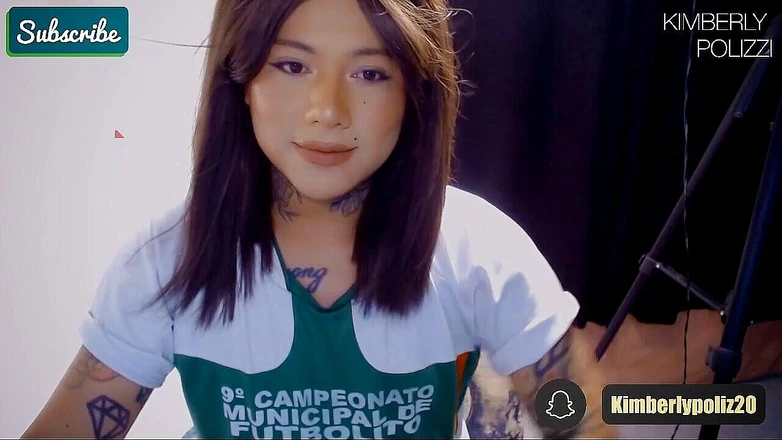 Kimberly Polizzi: Bela travesti masturbando seu pau grande e gozando