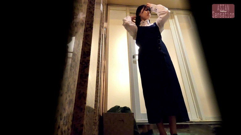 J-Cams: Shy Otaku Beauty Hinako's First Love Hotel Sex - Sweet, Awkward...