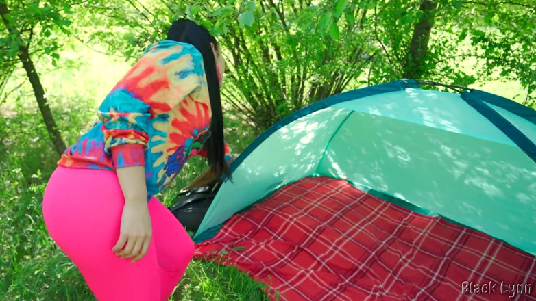 YSP Studio: Brunette Hippie Makes Outdoor Handjob for Free