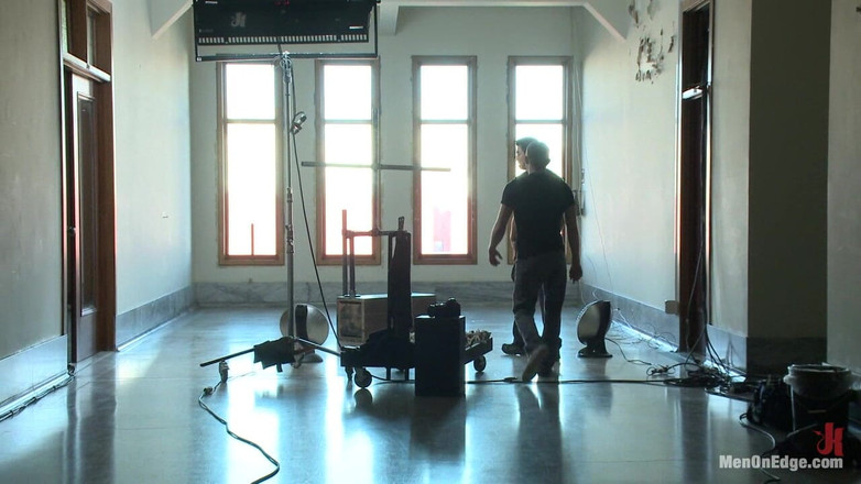 Men on Edge: Jantan nakal Dayton O'connor terikat dan berpinggir